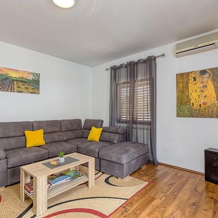 Emanuela With Private Pool Apartment Loborika ภายนอก รูปภาพ
