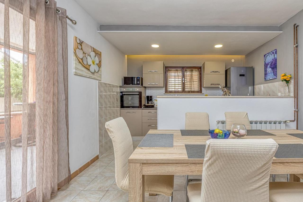 Emanuela With Private Pool Apartment Loborika ภายนอก รูปภาพ
