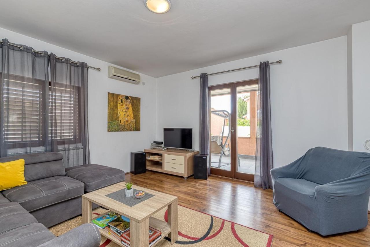 Emanuela With Private Pool Apartment Loborika ภายนอก รูปภาพ